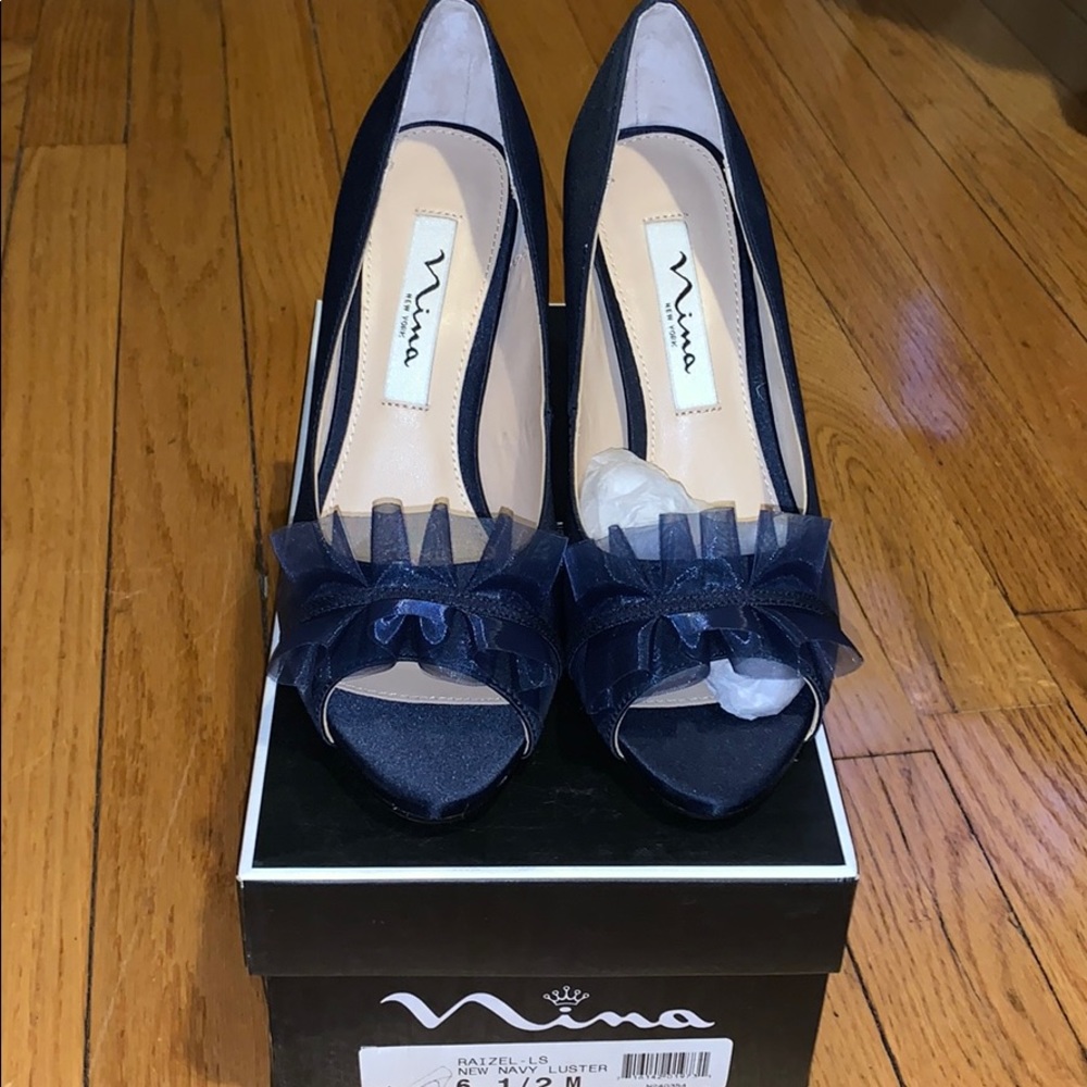 Nina heels, 6.5 navy. Never Worn.